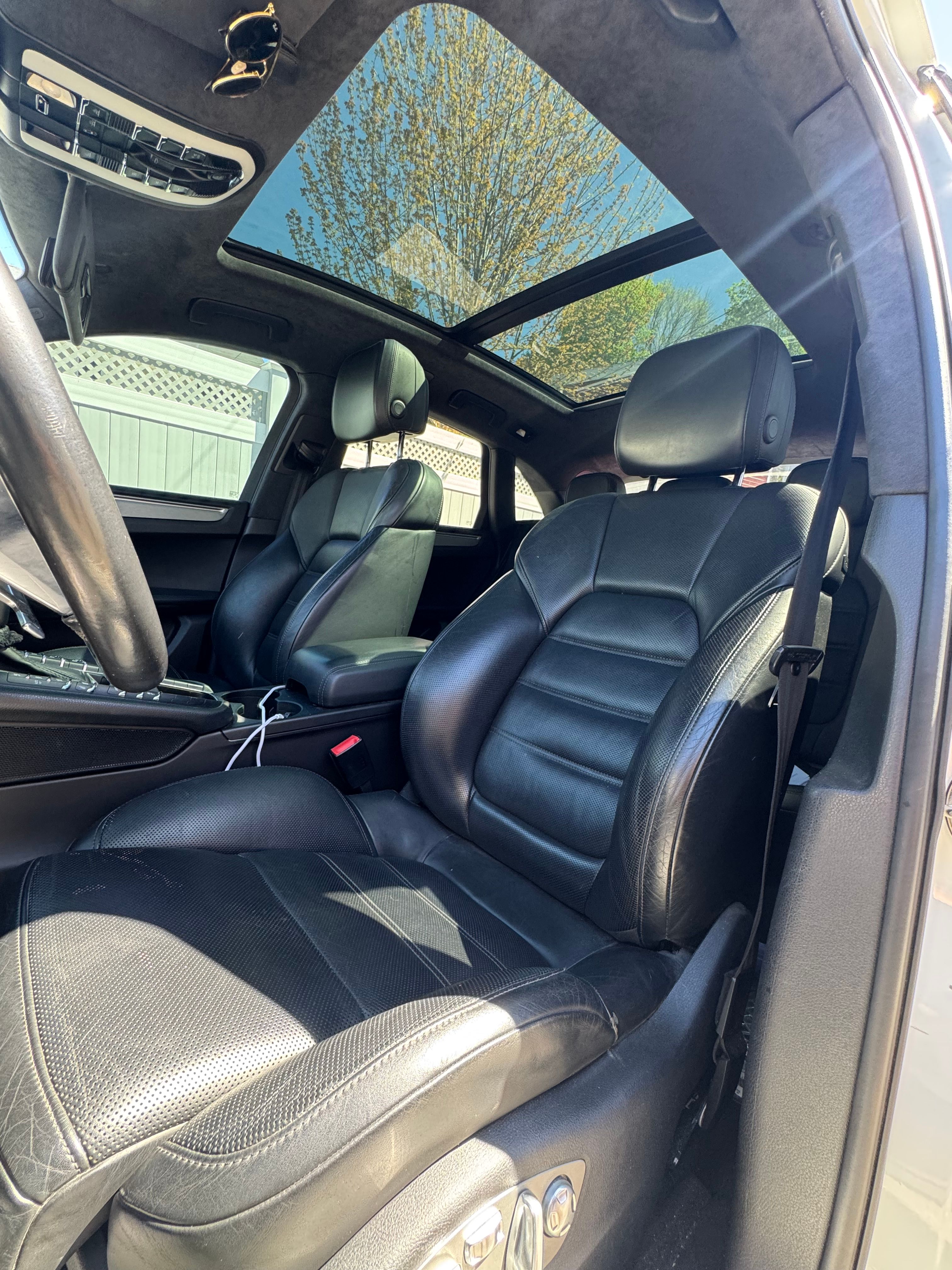 Used 2016 Porsche Macan Turbo AWD/4WD image 1