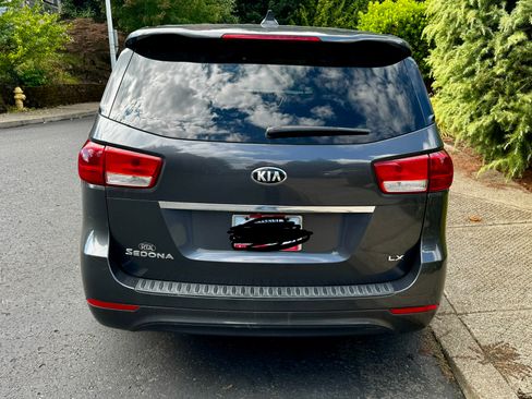 Used 2017 Kia Sedona LX FWD image 6
