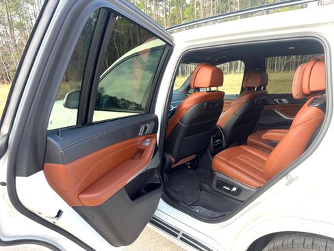 Used 2020 BMW X7 xDrive40i w/ M Sport Package AWD/4WD image 6