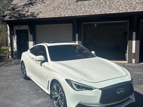 Used 2017 INFINITI Q60 3.0t w/ Premium Plus Package 3.0T AWD/4WD image 8