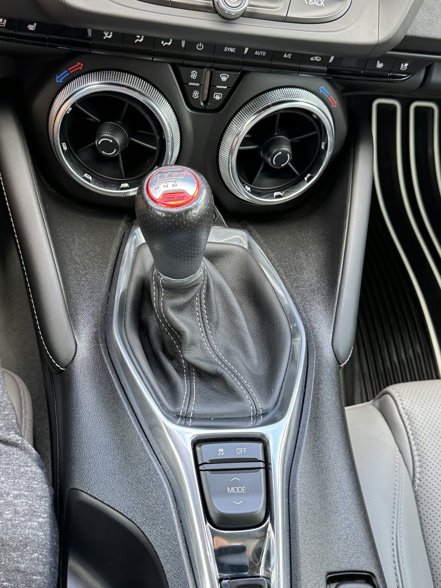 Used 2017 Chevrolet Camaro SS RWD image 10