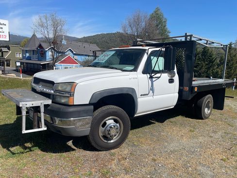 Used 2004 Chevrolet Silverado 3500 2WD Regular Cab image 2