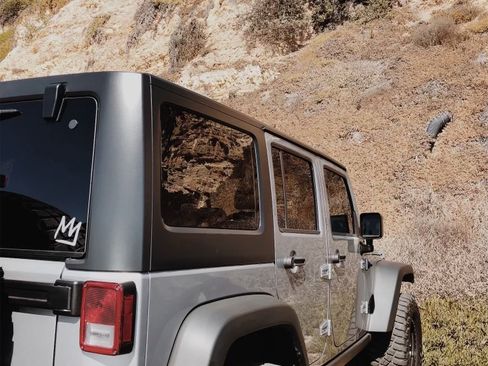 Used 2015 Jeep Wrangler Unlimited Rubicon w/ Connectivity Group image 4