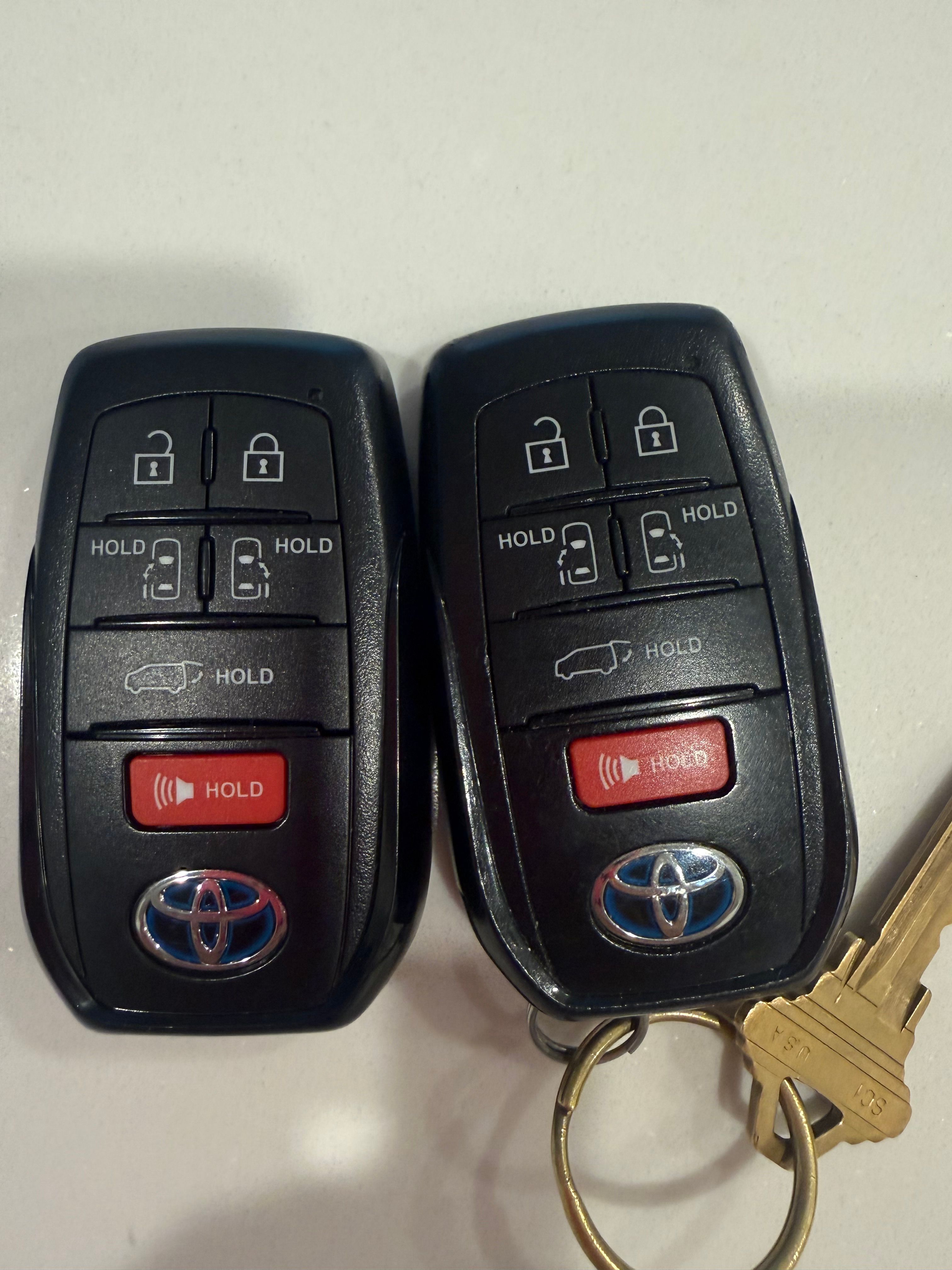 Used 2022 Toyota Sienna Limited AWD/4WD image 30