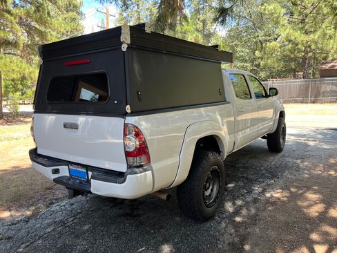 Used 2012 Toyota Tacoma 4x4 Double Cab w/ TRD Sport Pkg image 9