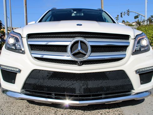 Used 2015 Mercedes-Benz GL 550 4MATIC image 9