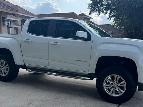 Used 2019 GMC Canyon SLE w/ Driver Alert Package image 2