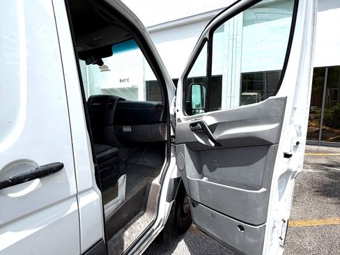 Used 2016 Mercedes-Benz Sprinter 2500 image 20