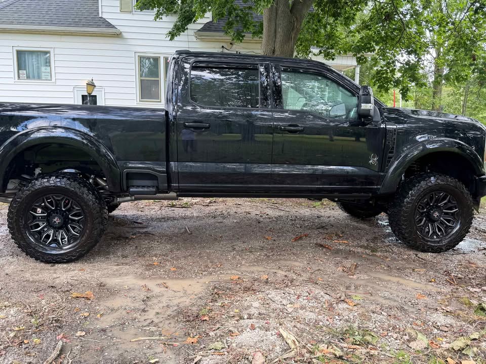 Used 2024 Ford F250 Lariat w/ Lariat Ultimate Package AWD/4WD image 8