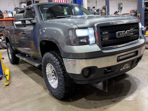 Used 2011 GMC Sierra 2500 SLE image 4
