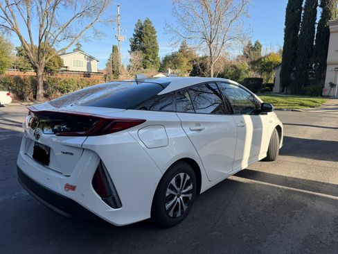 Used 2020 Toyota Prius Prime Limited image 6