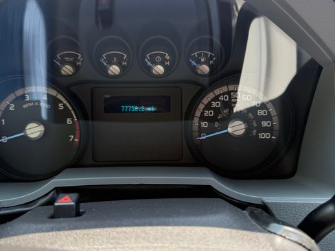 Used 2016 Ford F250 XL w/ Power Equipment Group AWD/4WD image 8