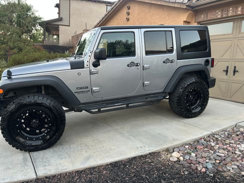 Used 2017 Jeep Wrangler Unlimited Sport w/ Quick Order Package 24S AWD/4WD image 16