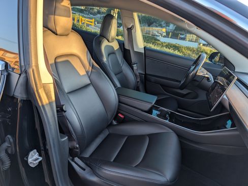 Used 2018 Tesla Model 3 Long Range image 11