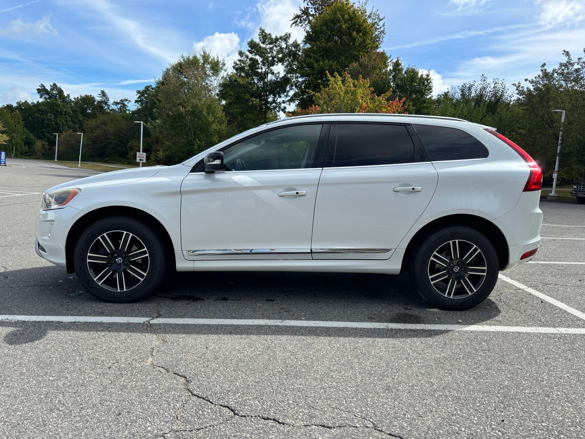 Used 2017 Volvo XC60 T5 Dynamic w/ Preferred Option Package AWD/4WD image 2