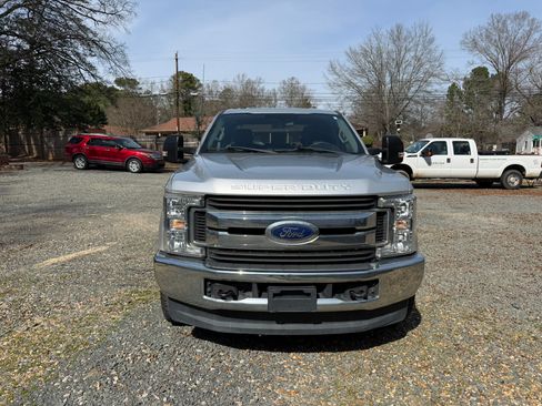 Used 2018 Ford F250 XLT image 2