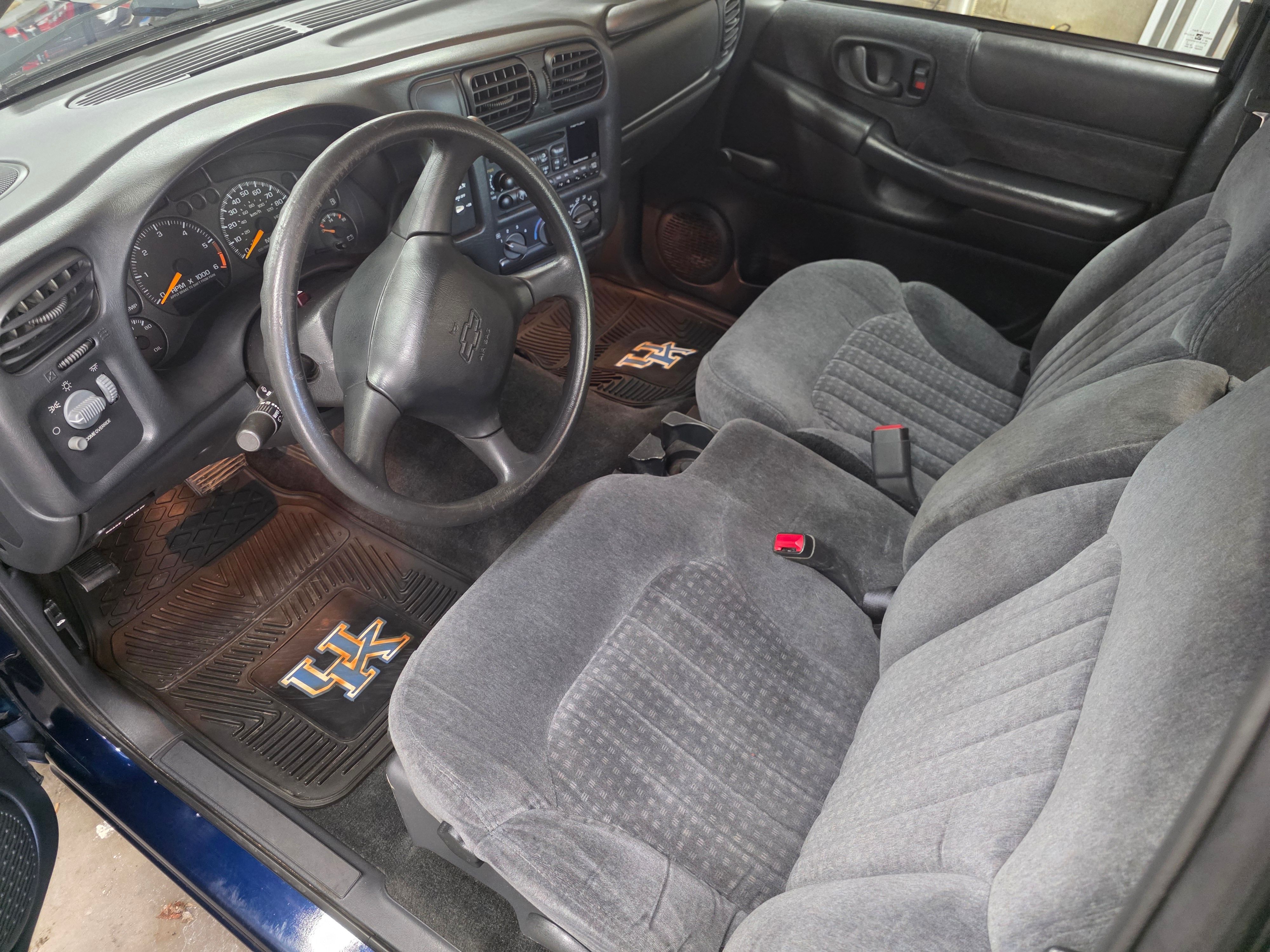 Used 2000 Chevrolet S10 Pickup LS w/ Preferred Equipment Group RWD image 12