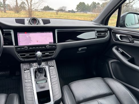 Used 2020 Porsche Macan image 16