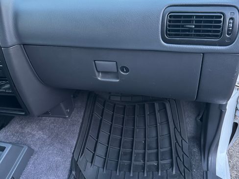 Used 1997 Nissan Pickup XE image 10