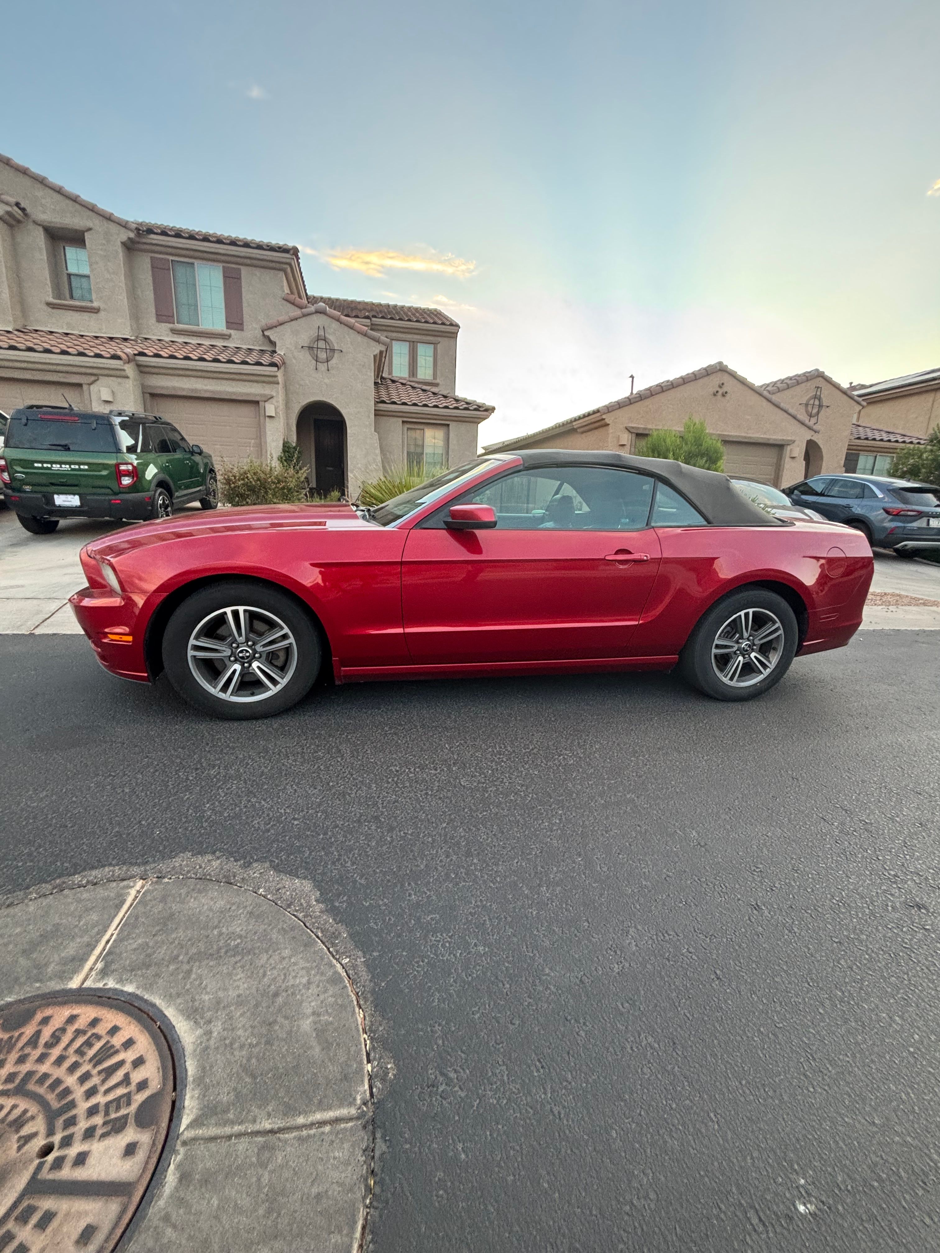 Used 2013 Ford Mustang Premium RWD image 6