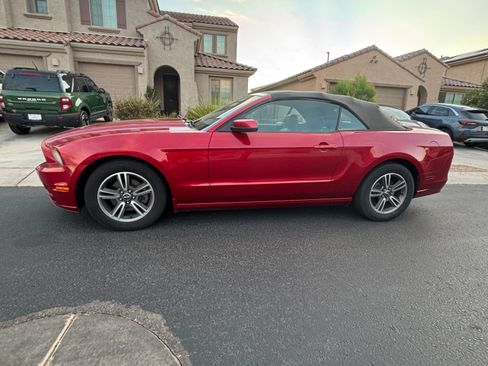 Used 2013 Ford Mustang Premium RWD image 6