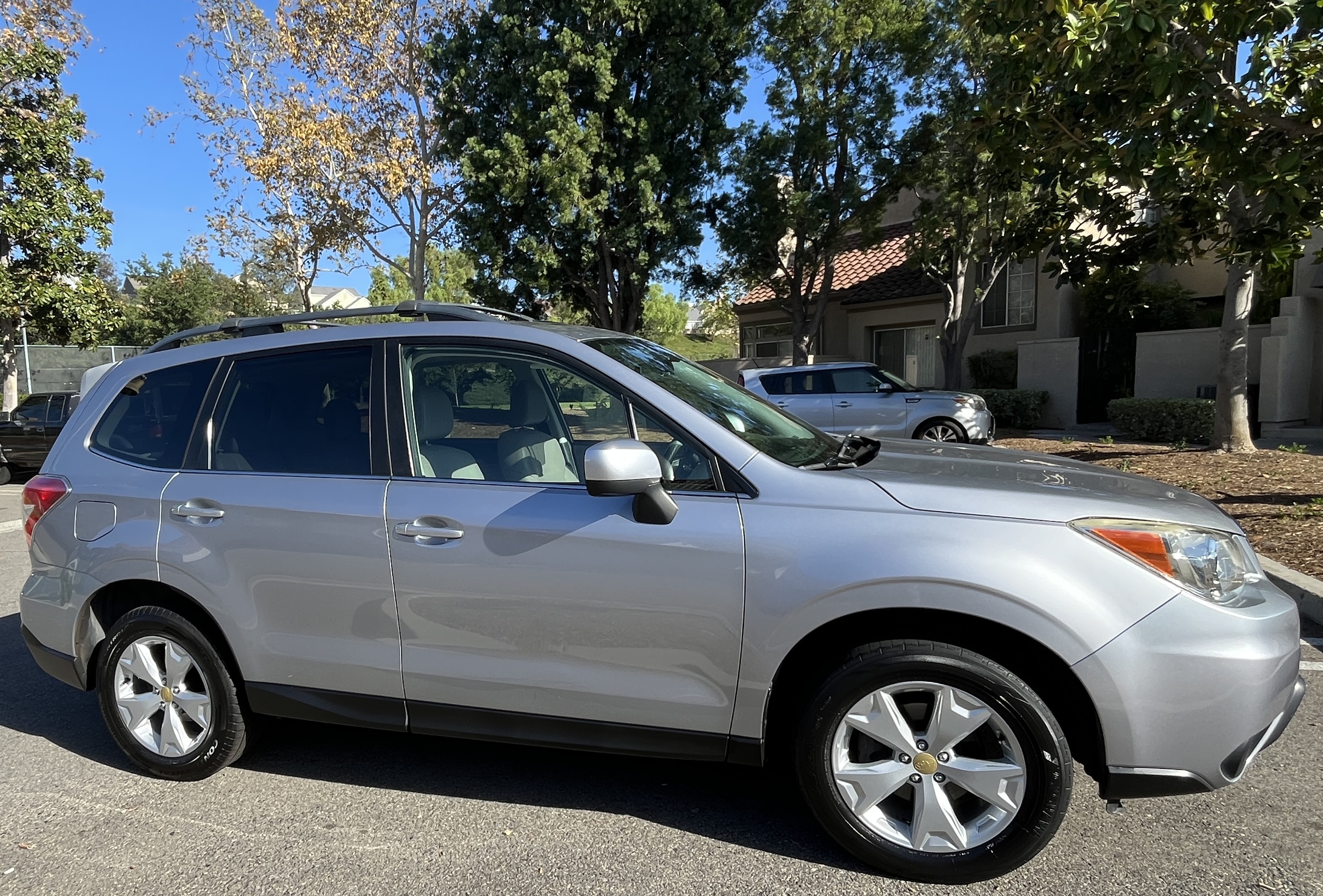 Used 2015 Subaru Forester 2.5i Limited AWD/4WD image 2