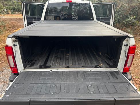 Used 2022 Ford F250 Platinum w/ Tremor Off-Road Package image 9