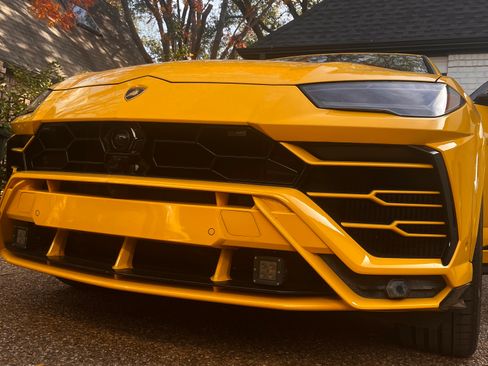 Used 2019 Lamborghini Urus image 2