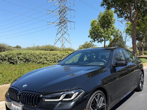 Used 2022 BMW 530i w/ M Sport Package RWD image 2