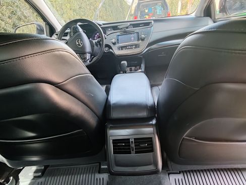 Used 2016 Toyota Avalon XLE image 10