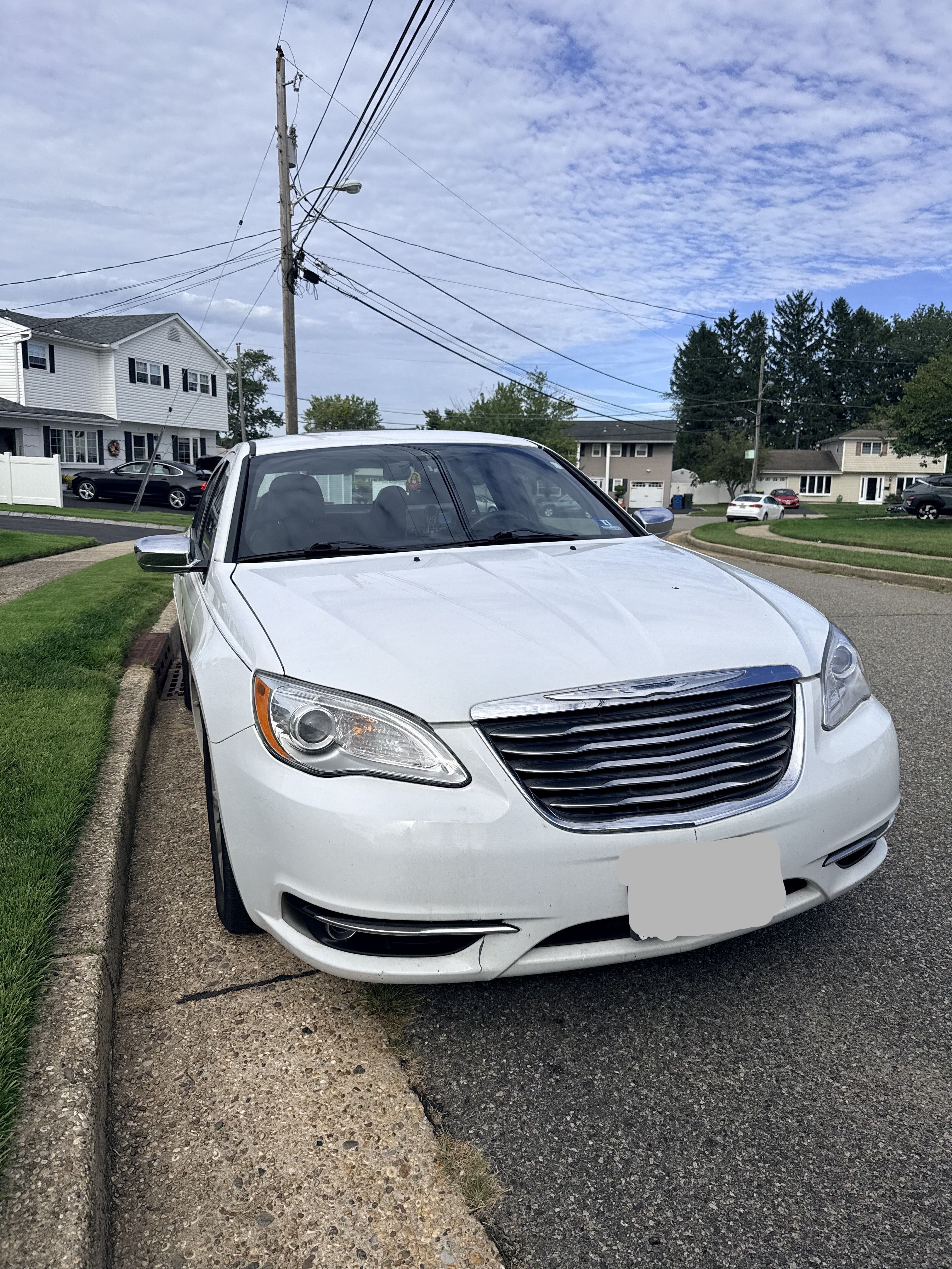 Used 2013 Chrysler 200 Limited FWD image 4