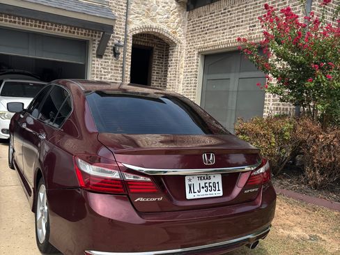 Used 2017 Honda Accord Sport image 12