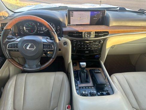 Used 2016 Lexus LX 570 4WD w/ Luxury Package image 8