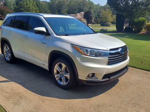 Used 2016 Toyota Highlander Limited Platinum image 2
