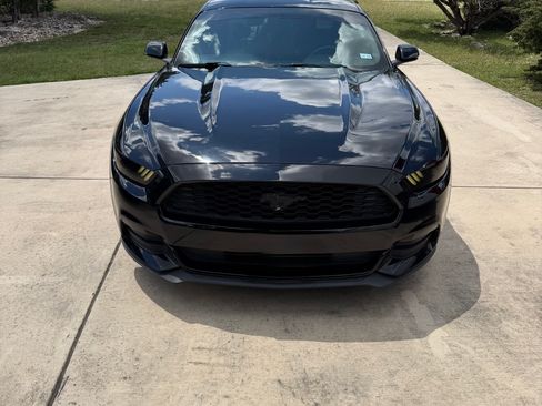 Used 2017 Ford Mustang Coupe RWD image 2