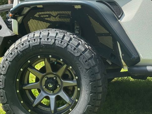 Used 2018 Jeep Wrangler Unlimited Rubicon AWD/4WD image 12