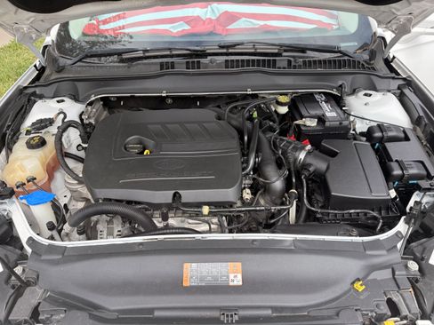 Used 2016 Ford Fusion SE w/ Equipment Group 202A image 10