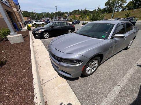 Used 2017 Dodge Charger SE RWD image 11