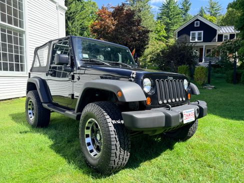 Used 2011 Jeep Wrangler Sport AWD/4WD image 2