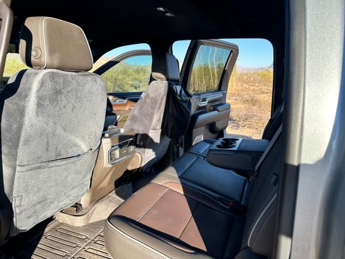 Used 2024 GMC Sierra 3500 Denali w/ Denali Reserve Package image 12