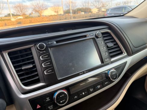 Used 2015 Toyota Highlander XLE image 14