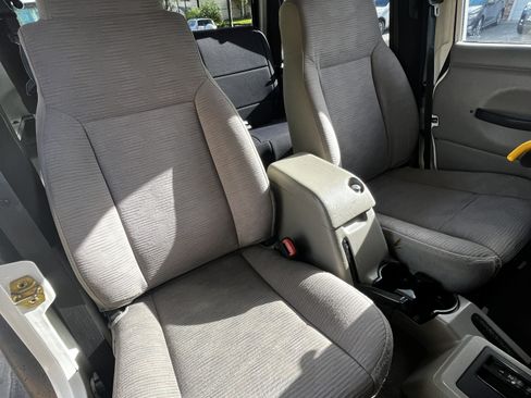 Used 2005 Jeep Wrangler Rubicon w/ Security Group image 12