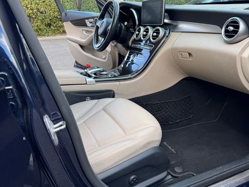 Used 2018 Mercedes-Benz C 300 4MATIC Sedan image 6