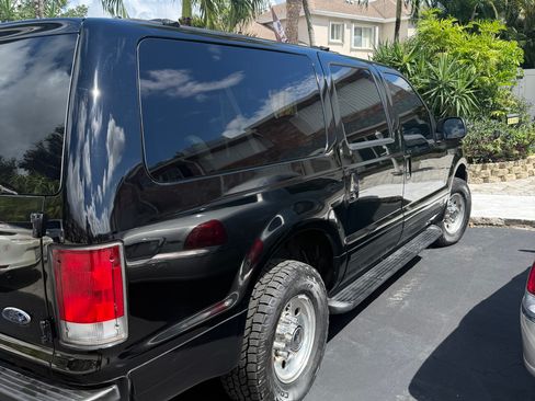 Used 2001 Ford Excursion XLT image 2