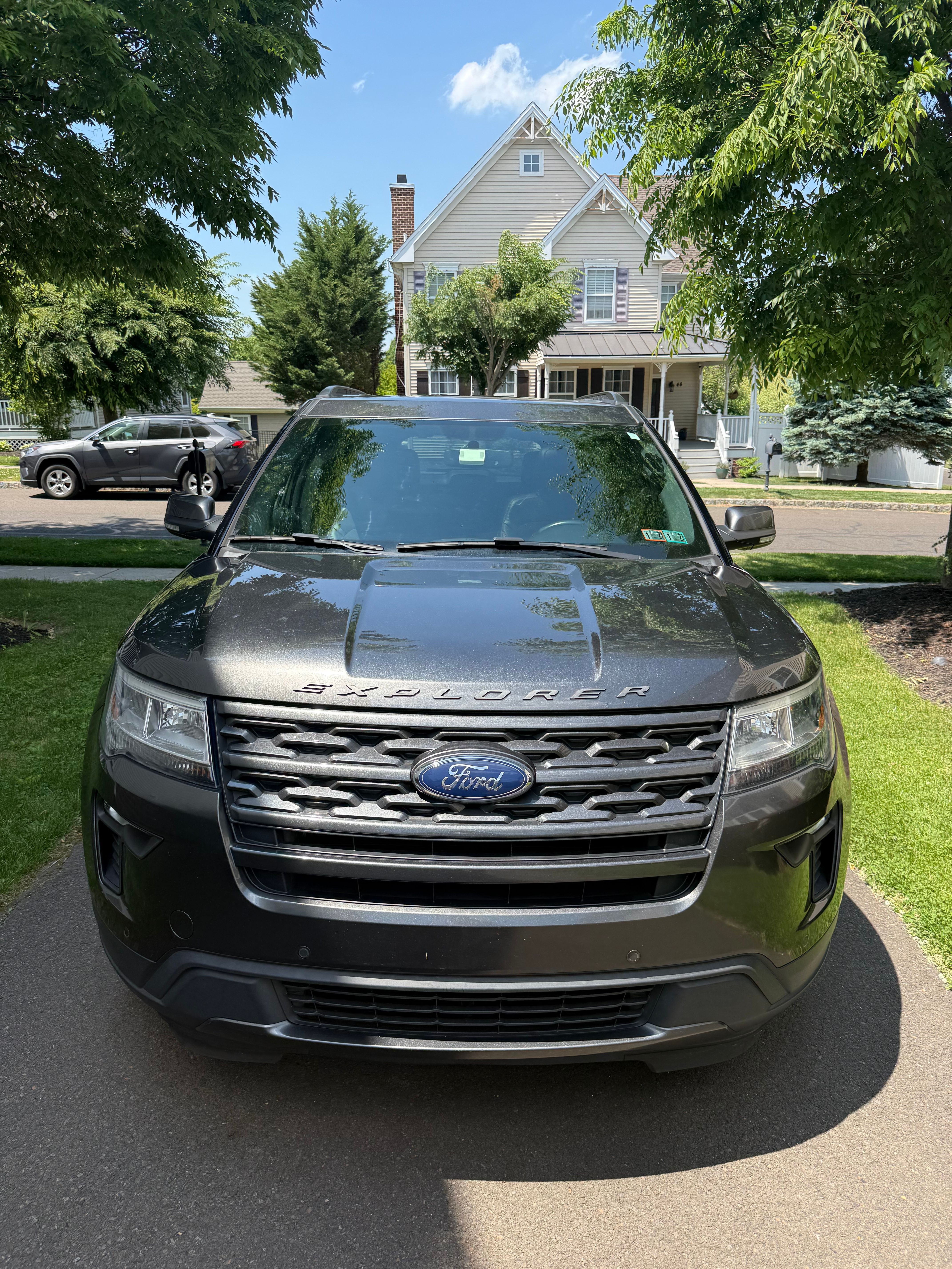 Used 2018 Ford Explorer XLT w/ Equipment Group 202A AWD/4WD image 1
