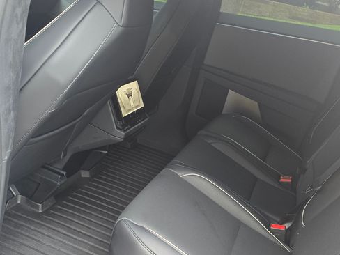 Used 2025 Tesla Cybertruck AWD Crew Cab image 9