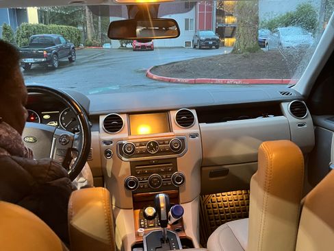 Used 2010 Land Rover LR4 HSE LUX image 14