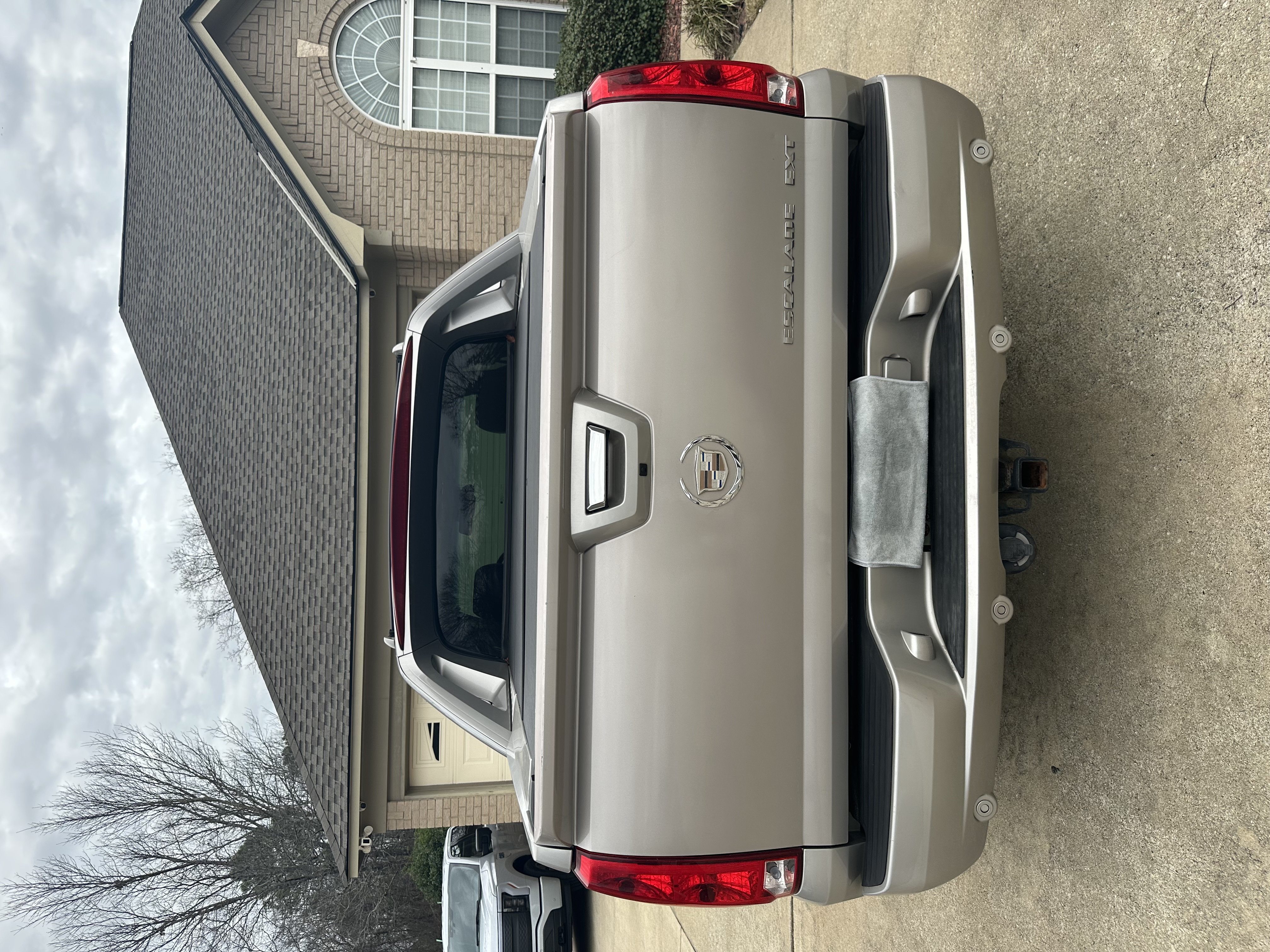 Used 2007 Cadillac Escalade EXT w/ Information Package AWD/4WD image 2