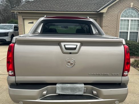 Used 2007 Cadillac Escalade EXT w/ Information Package image 2