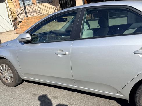 Used 2013 Kia Forte EX image 4